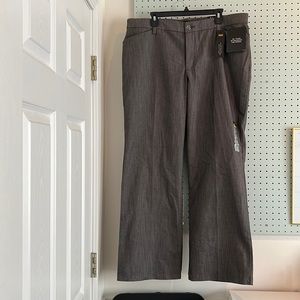 NWT Lee Flex Motion Trouser, Size 18 Medium, Carbon Rinse Color